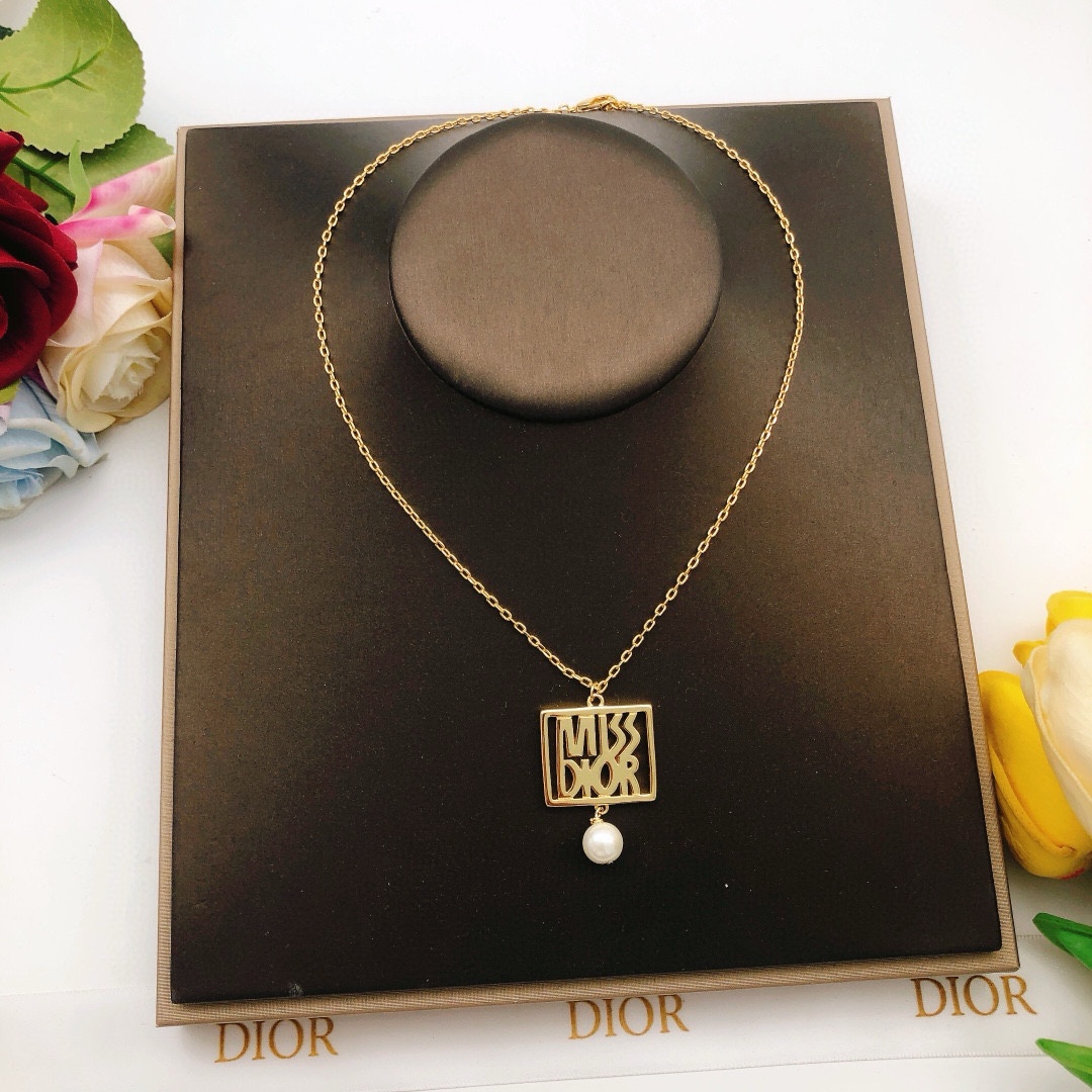 NO:104895,Number DXL0268 [dio* latest square glossy hanging pearl necklace] consistent ZP brass material, jewelry quality, dior, necklace19860909编号DXL0268【dio*最新款方形光面吊珍珠项链】一致ZP黄铜材质,饰品精品,dior,necklace,Jewelry