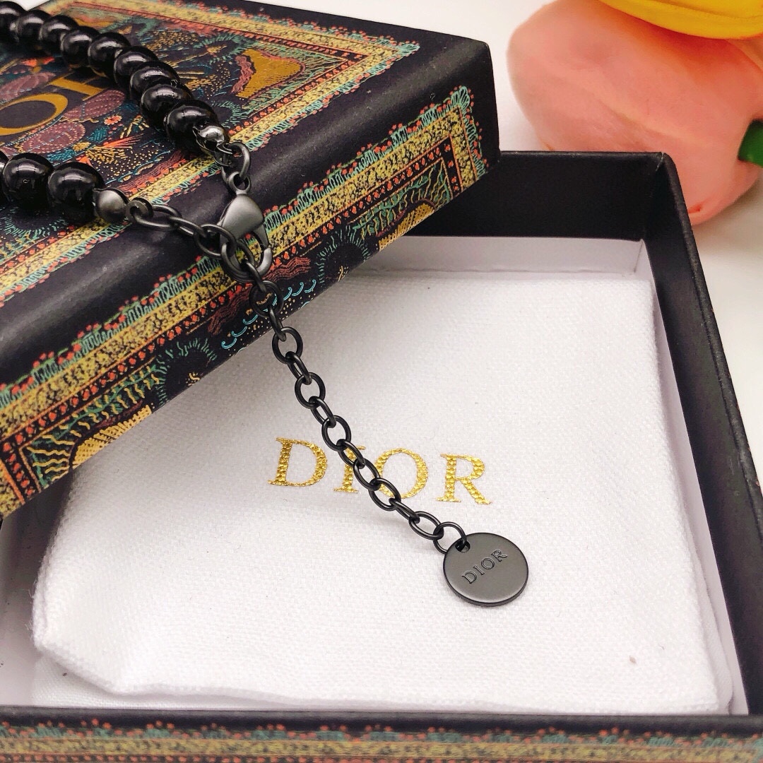 编号DXL0142
迪奥DIOR 原单新品 CD黑色珍珠项链 高端品质，专柜11开模，专柜原版同黄铜材质
