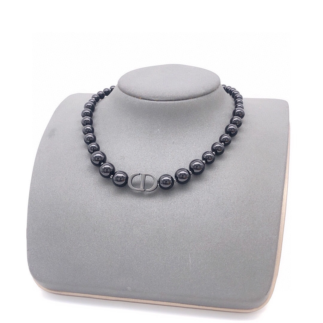编号DXL0142
迪奥DIOR 原单新品 CD黑色珍珠项链 高端品质，专柜11开模，专柜原版同黄铜材质