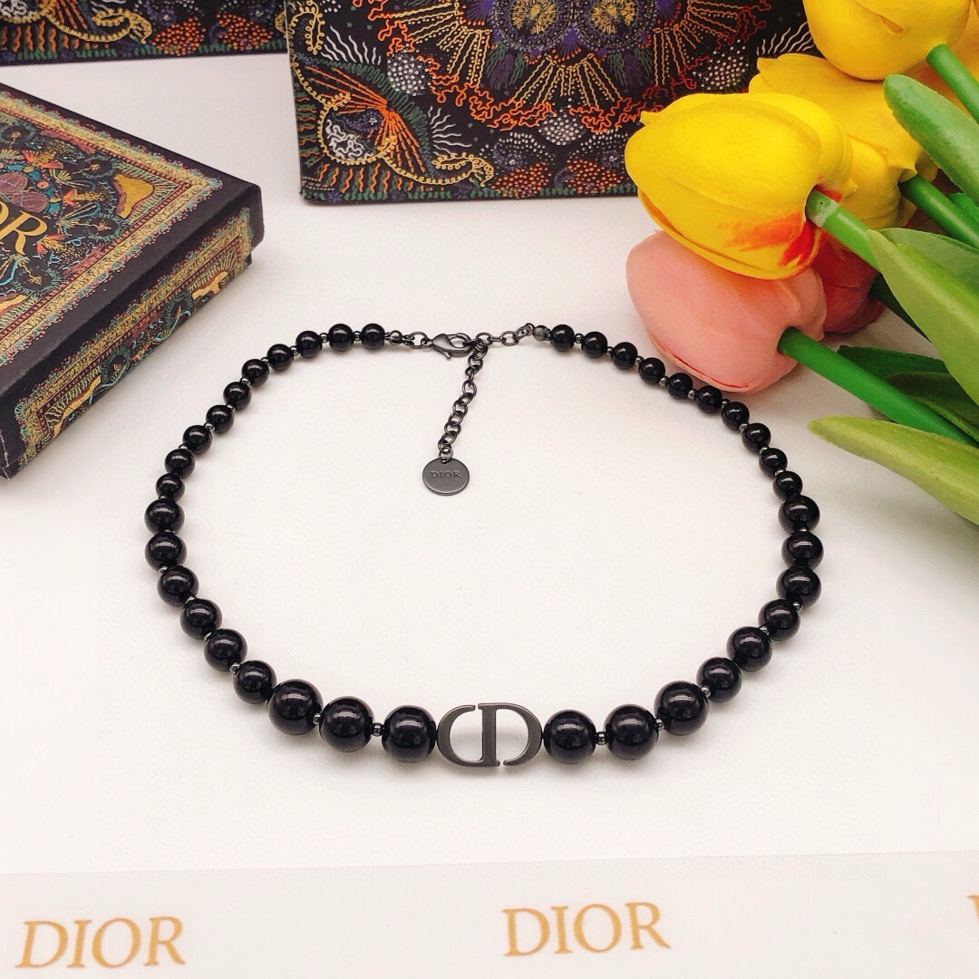 编号DXL0142
迪奥DIOR 原单新品 CD黑色珍珠项链 高端品质，专柜11开模，专柜原版同黄铜材质