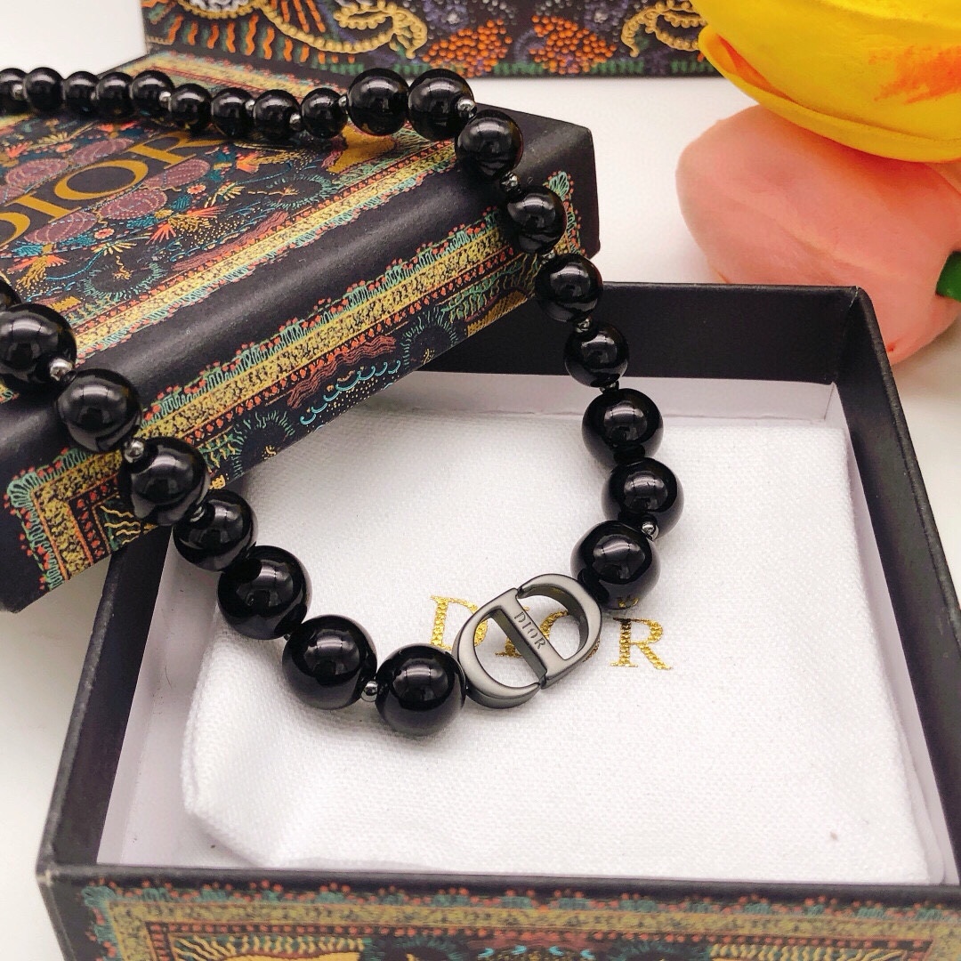编号DXL0142
迪奥DIOR 原单新品 CD黑色珍珠项链 高端品质，专柜11开模，专柜原版同黄铜材质
