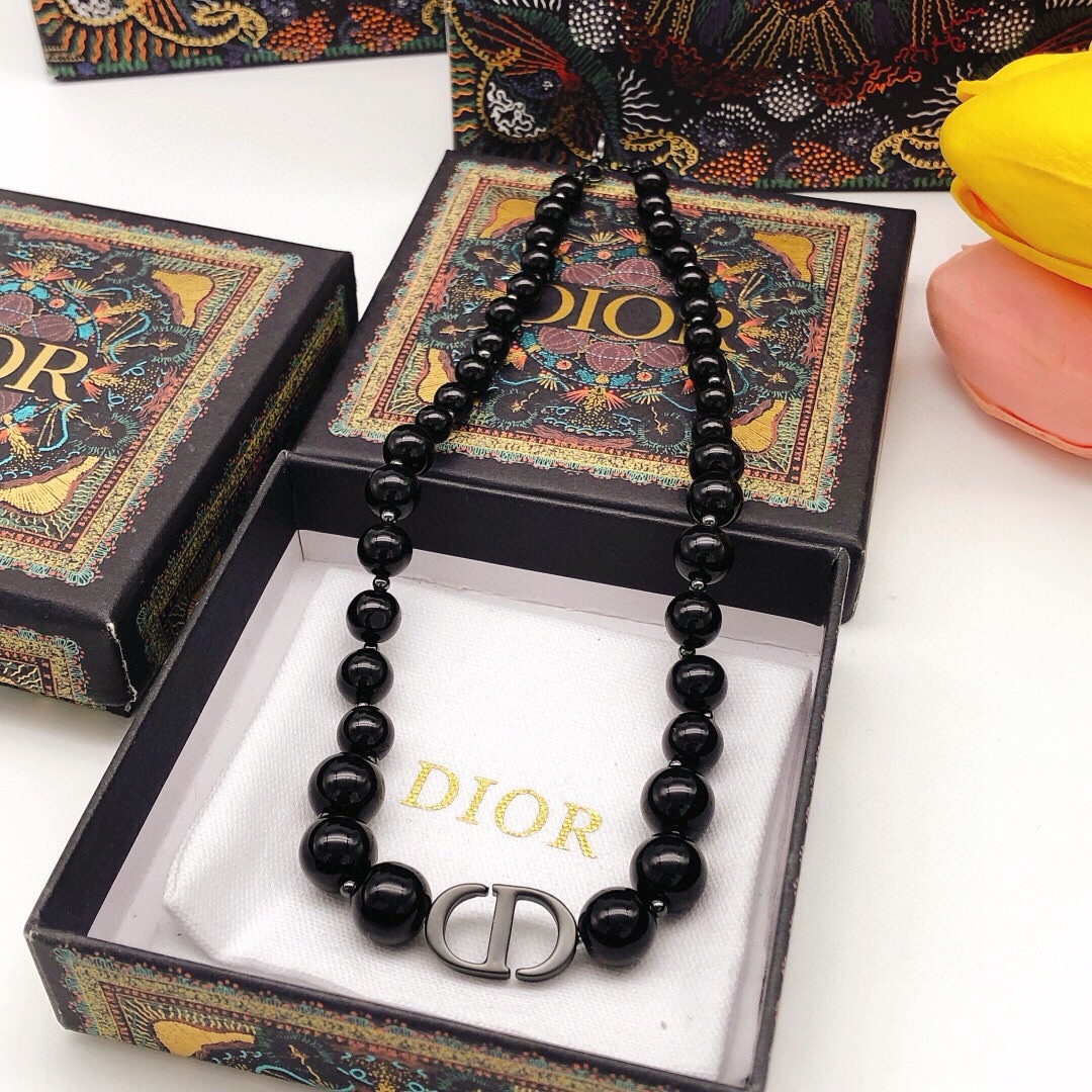 编号DXL0142
迪奥DIOR 原单新品 CD黑色珍珠项链 高端品质，专柜11开模，专柜原版同黄铜材质