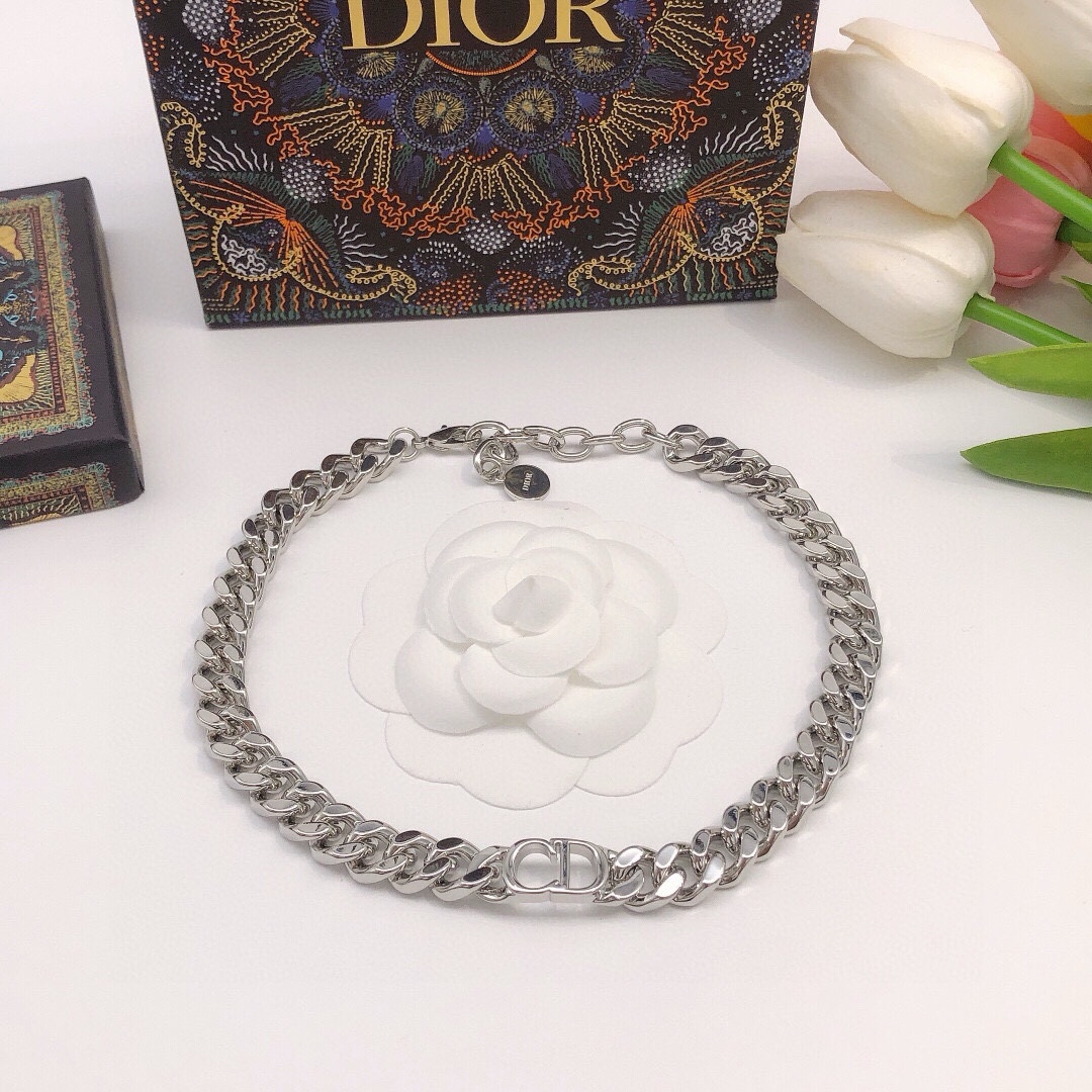 Dior Dior迪奥cd项链银色 超火爆的一款项链