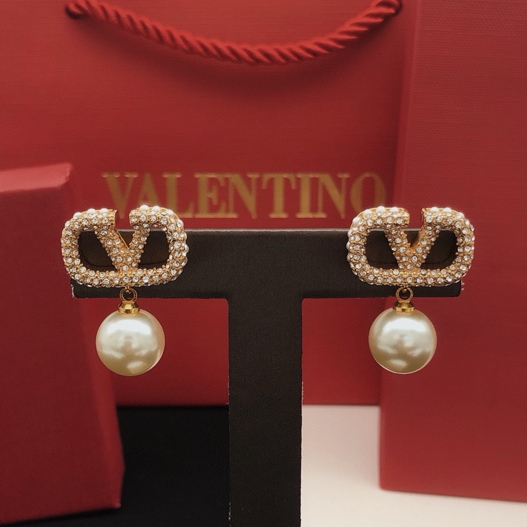 编号VED0195
 【ValenTi*o最新款🆕🆕吊珍珠耳钉】一致专柜🆕黄铜材质
