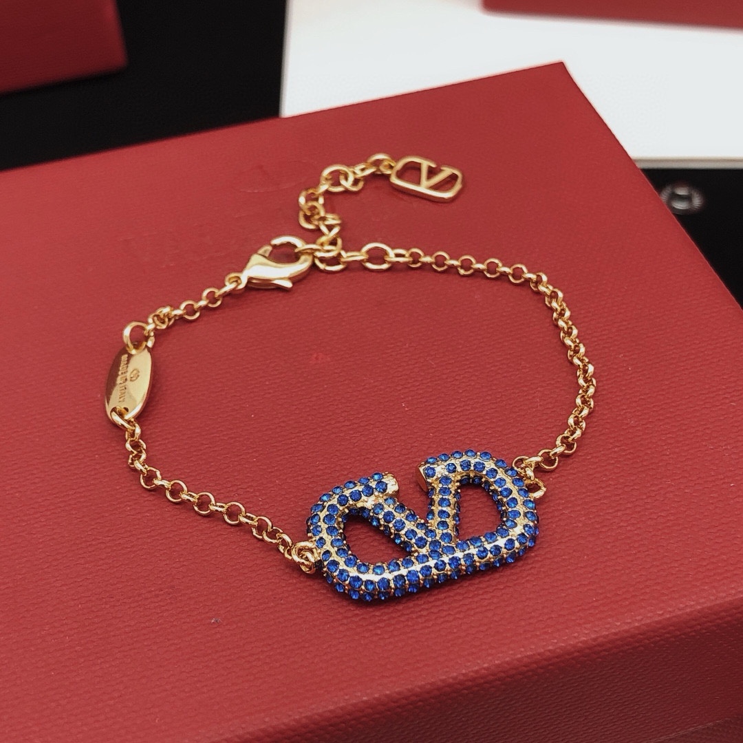 200 VSL 0033 bracelets. It’s Z-Bronze