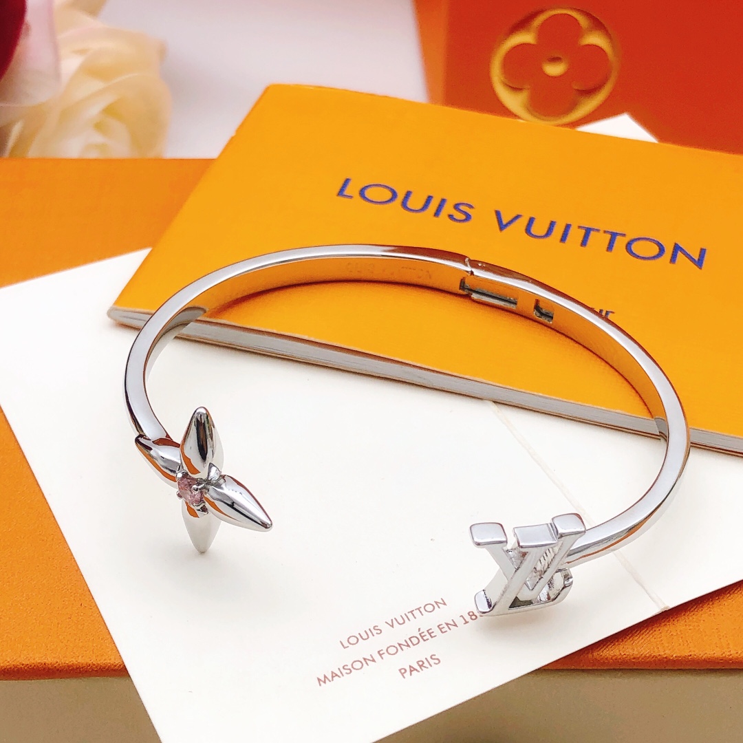 Louis Vuitton Haute Couture Haute Couture Fine Jewelry Necklace Bracelet 2