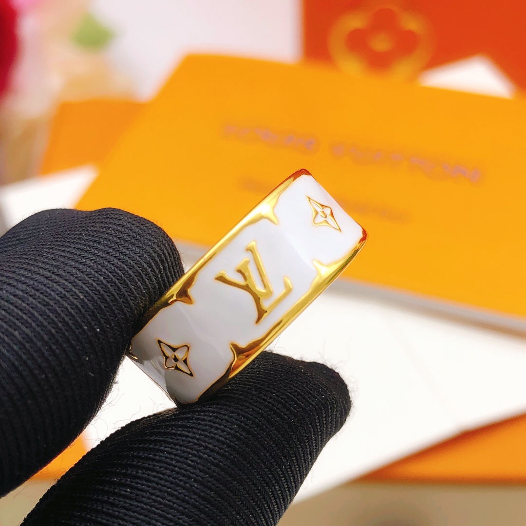 编号LJZ0032
 【Lv*最新款🆕🆕白色滴油戒指】一致专柜🆕黄铜材质