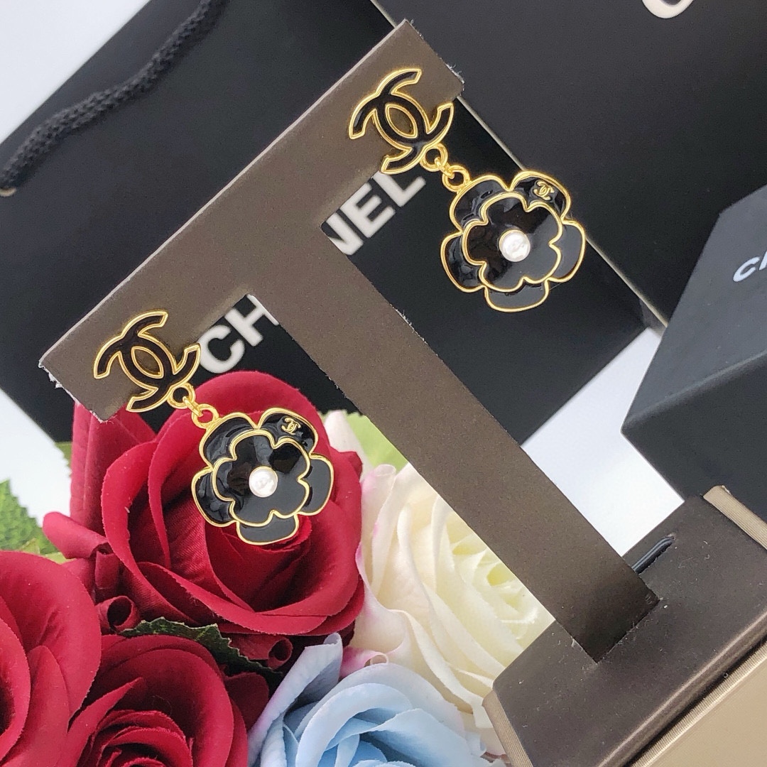 编号XED0225
CHANEL  原单新品 小香山茶花双
c耳钉 高端品质，专柜11开模，专柜原版同黄