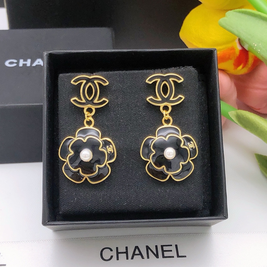 编号XED0225
CHANEL  原单新品 小香山茶花双
c耳钉 高端品质，专柜11开模，专柜原版同黄