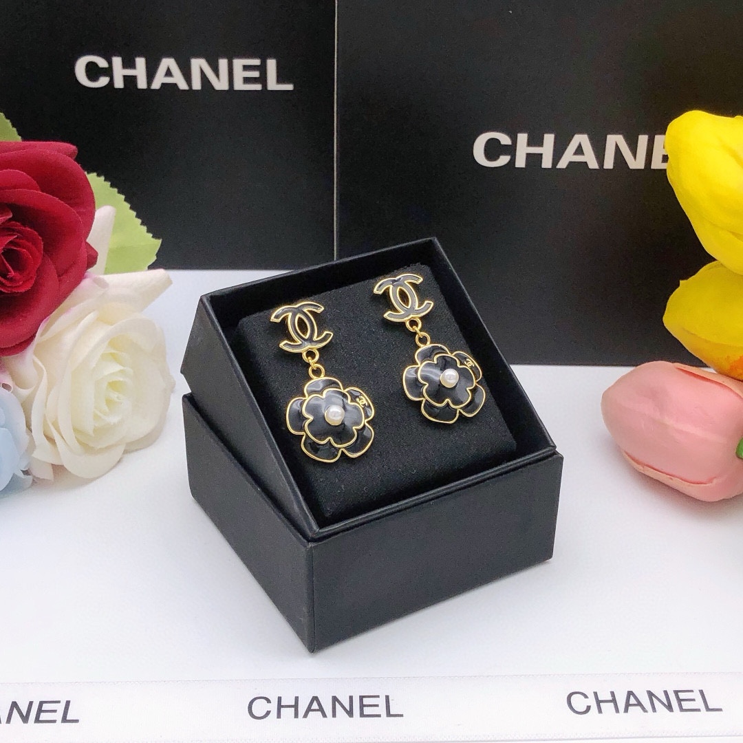 编号XED0225
CHANEL  原单新品 小香山茶花双
c耳钉 高端品质，专柜11开模，专柜原版同黄