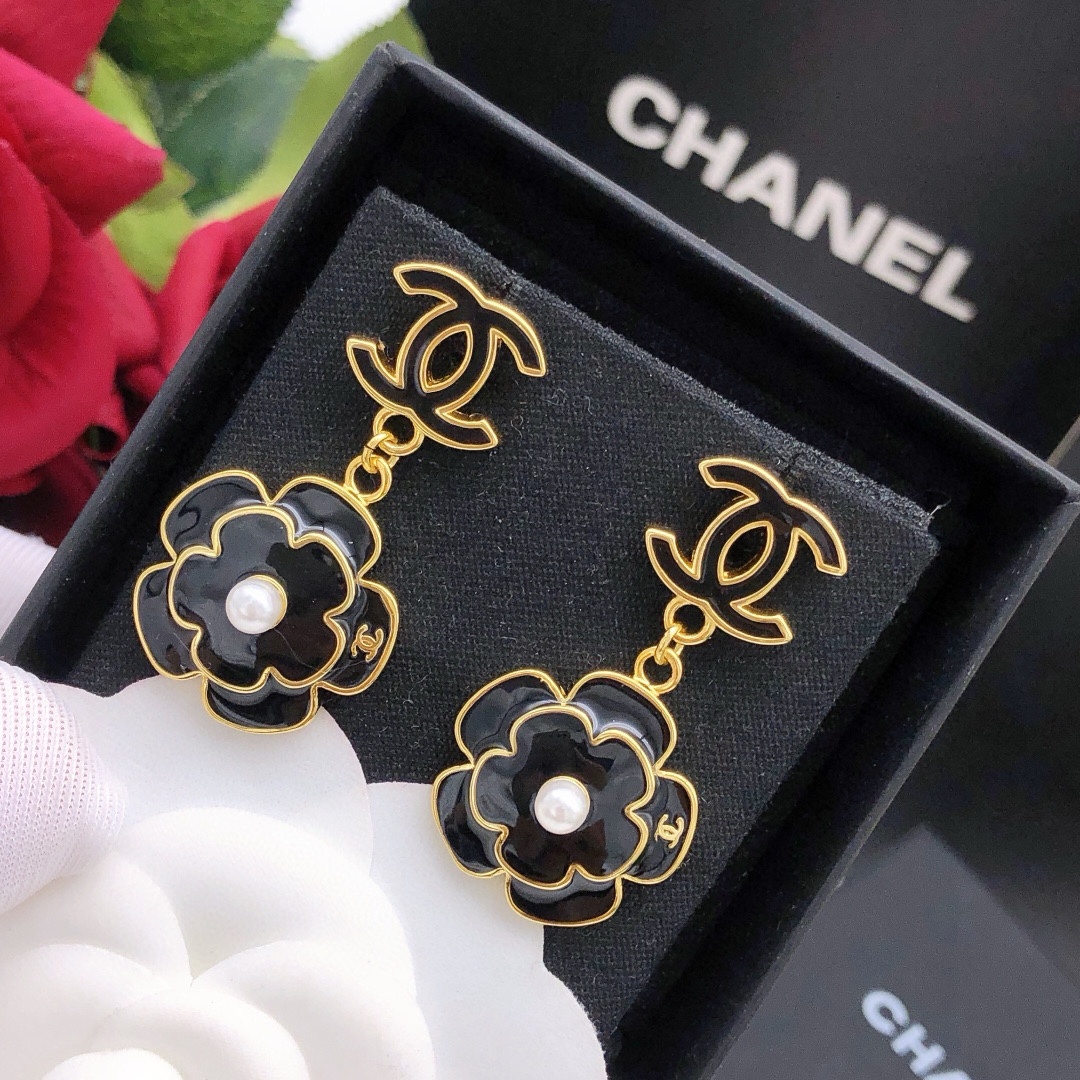编号XED0225
CHANEL  原单新品 小香山茶花双
c耳钉 高端品质，专柜11开模，专柜原版同黄