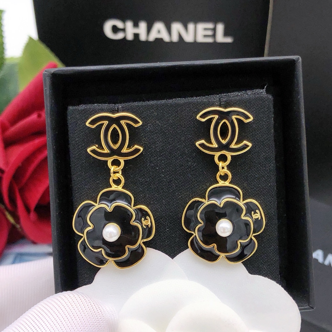 编号XED0225
CHANEL  原单新品 小香山茶花双
c耳钉 高端品质，专柜11开模，专柜原版同黄