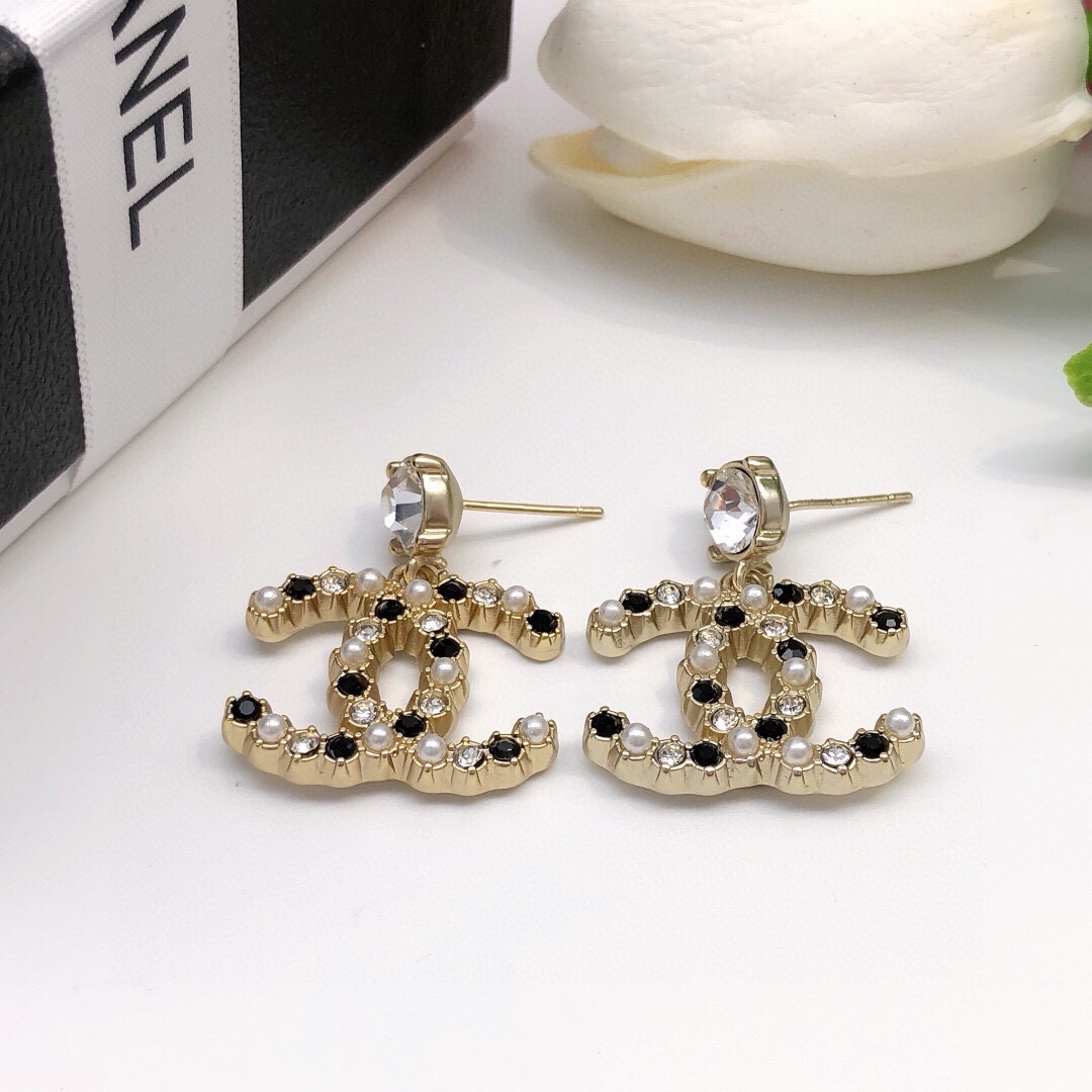 Chanel 小香镶钻新款双c黑钻白珍珠耳环