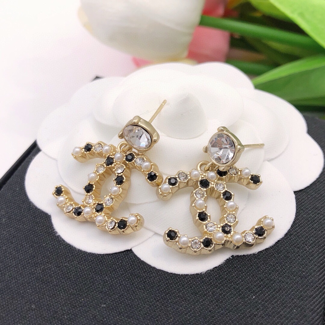 Chanel 小香镶钻新款双c黑钻白珍珠耳环