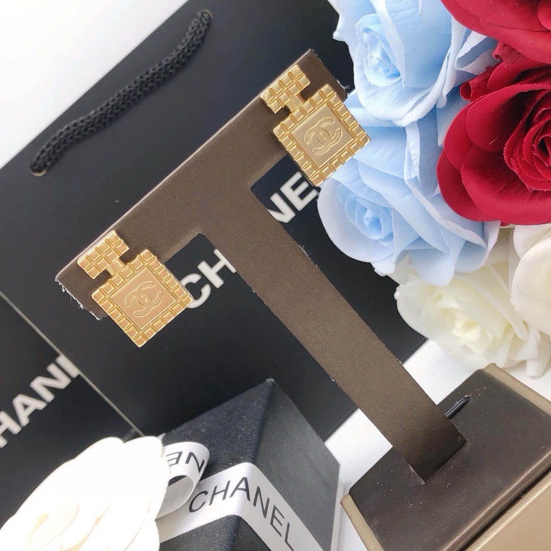 CHANEL 新品 小香双c香水瓶耳钉 品质,专柜开模,专柜同黄铜材质 5