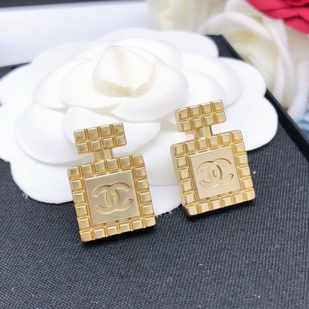 CHANEL 新品 小香双c香水瓶耳钉 品质,专柜开模,专柜同黄铜材质 7