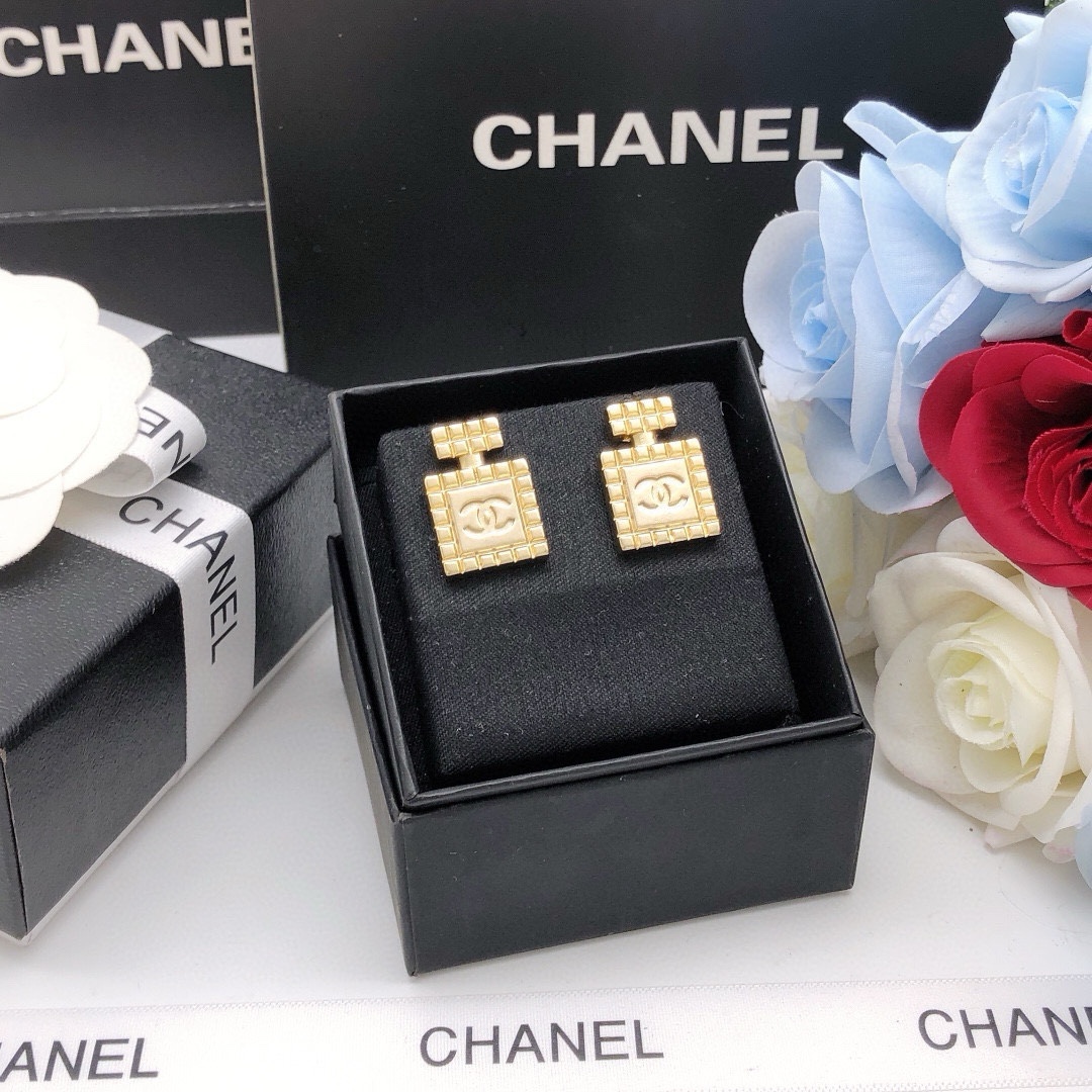 CHANEL 新品 小香双c香水瓶耳钉 品质,专柜开模,专柜同黄铜材质 4