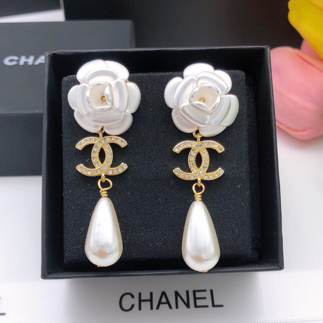 NO:105351,No. XED0852 New flower earrings Cha*nel new white camellia earrings are new. The actual shooting texture is excellent, worth recommending, and the accessories are boutique19860909编号XED0852 新款花朵耳钉 Cha*nel新款白山茶花耳钉上新 实物拍摄质感超赞,值得推荐,饰品精品,Jewelry