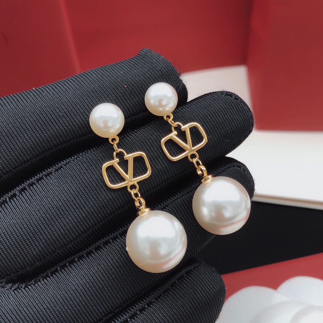 NO:104925,Number VED0074 [Valentino's latest tassel earrings] Consistent ZP brass material, jewelry quality, valentino19860909编号VED0074【华伦天奴最新款流苏耳钉】一致ZP黄铜材质,饰品精品,valentino,Jewelry