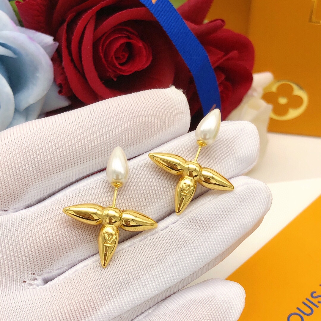 Louis Vuitton Monogram Stud Earrings (Polished Finish - Comprehensive 4