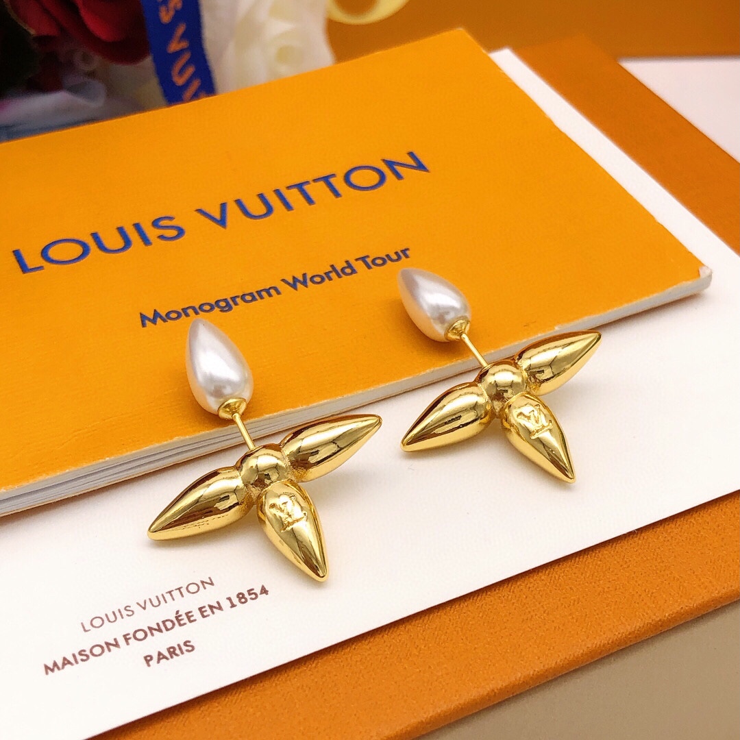 Louis Vuitton Monogram Stud Earrings (Polished Finish - Comprehensive 6