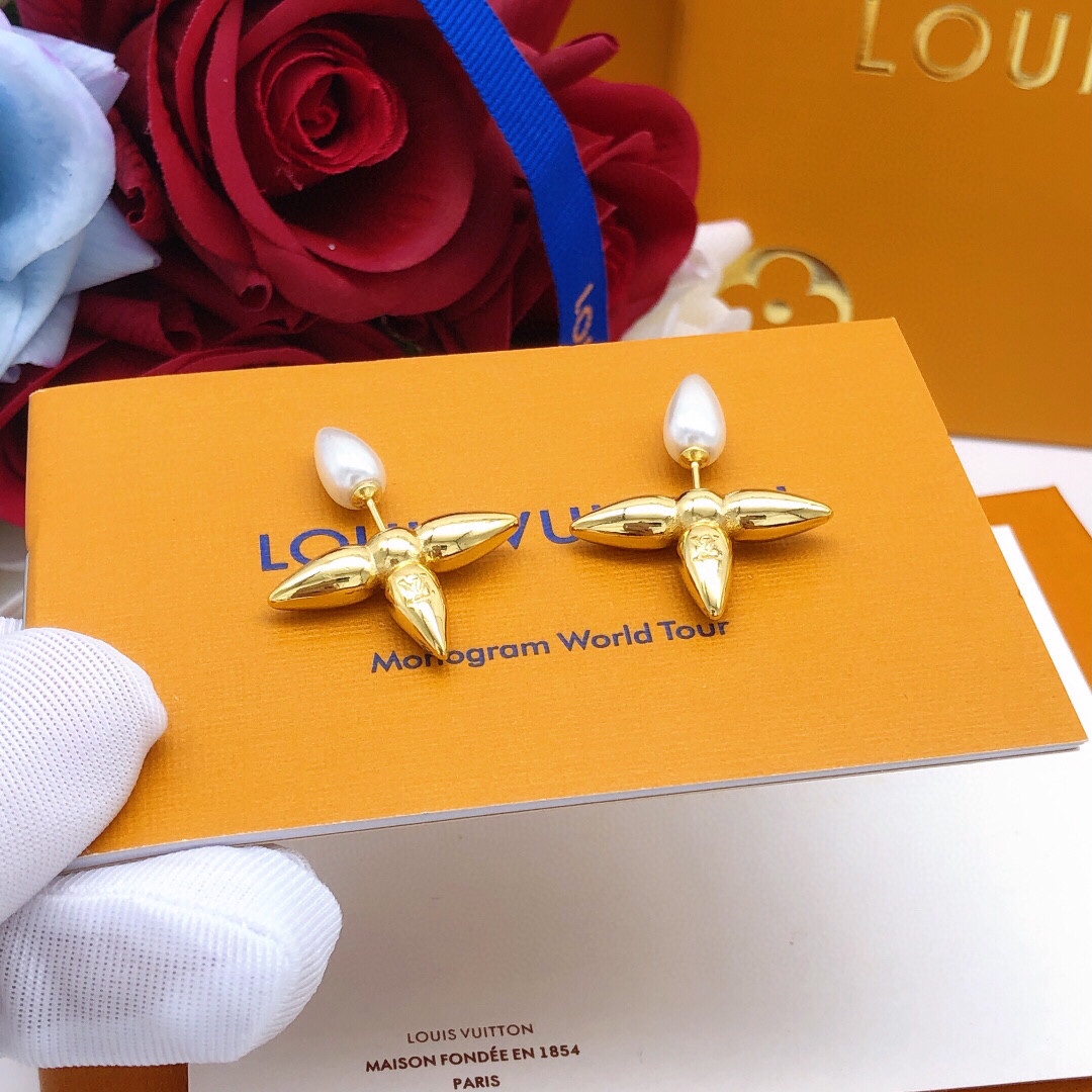 Louis Vuitton Monogram Stud Earrings (Polished Finish - Comprehensive 8