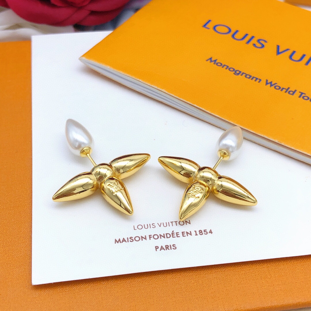 Louis Vuitton Monogram Stud Earrings (Polished Finish - Comprehensive 3