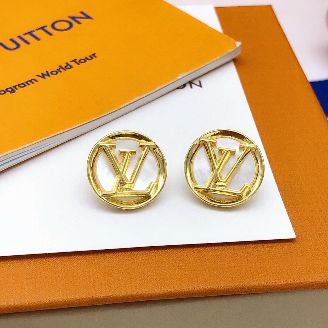 NO:107302,Number LED0058 [Lv latest round earrings Fritillar bottom] Consistent ZP brass material, jewelry quality, louis vuitton19860909编号LED0058【Lv最新款圆形耳钉贝母底】一致ZP黄铜材质,饰品精品,louis vuitton,Jewelry