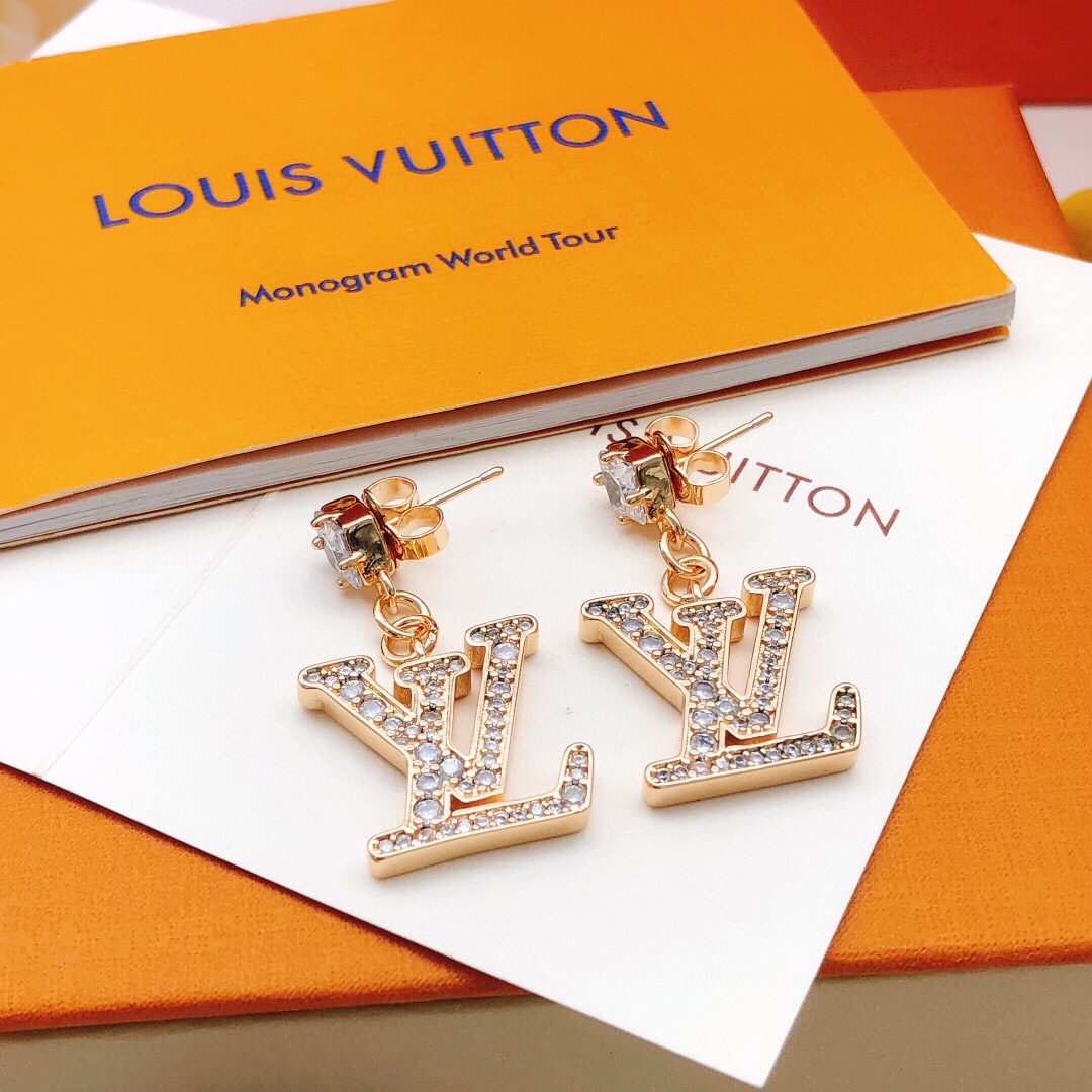 NO:107290,Number LED0189 [Lv* latest rose gold diamond-set earrings] consistent ZP brass material, jewelry quality, louis vuitton19860909编号LED0189【Lv*最新款玫瑰金色镶钻耳钉】一致ZP黄铜材质,饰品精品,louis vuitton,Jewelry