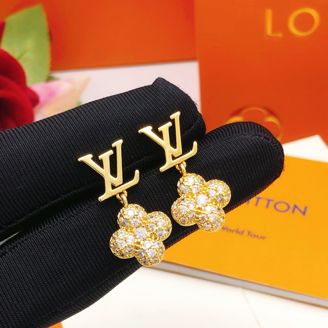 编号LED0255
 【Lv*最新款🆕🆕金色花朵项链耳钉】一致专柜🆕黄铜材质