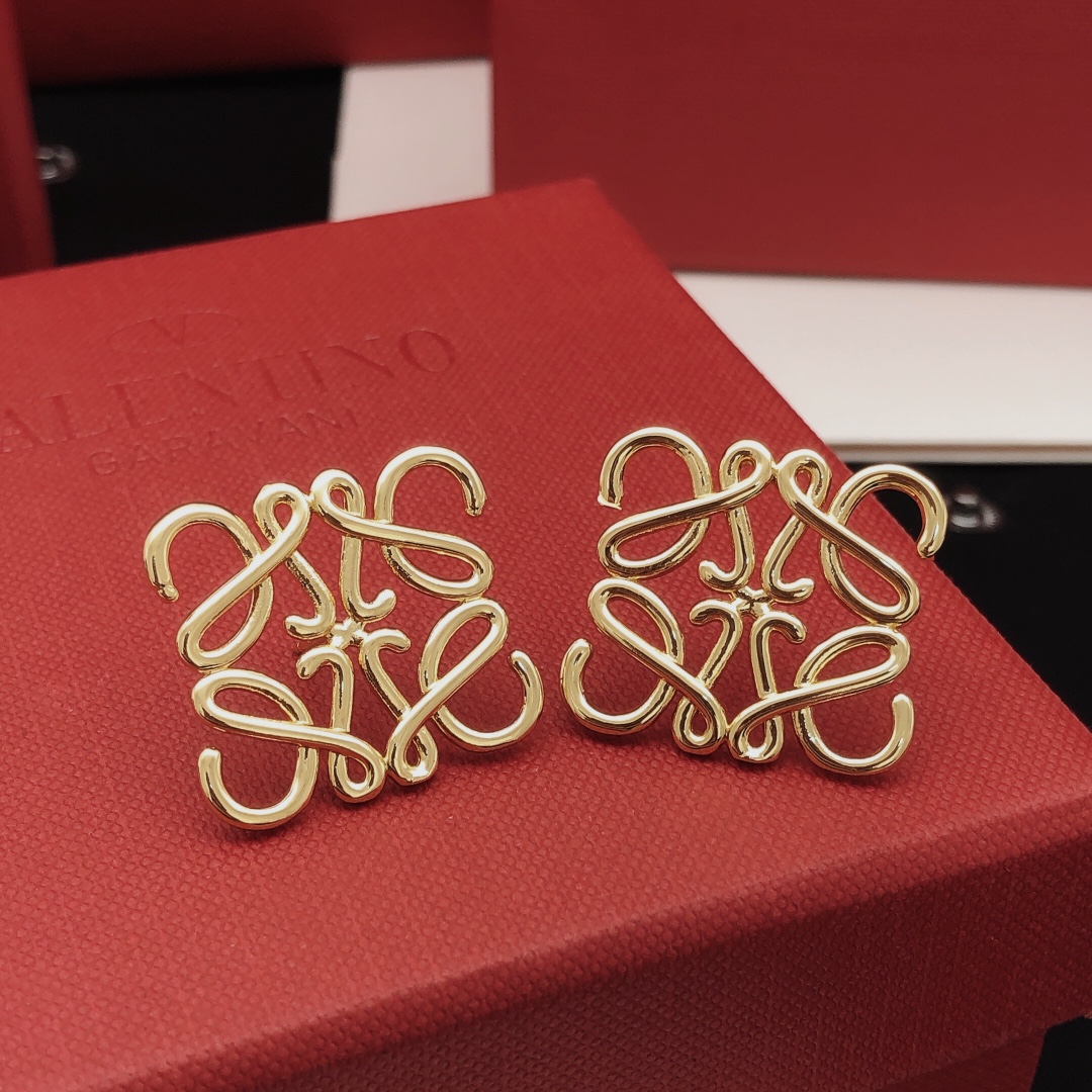 NO:111789,Number LYWED0026 [Luoyiwei* latest glossy earrings] Consistent ZP brass material, jewelry quality, loewe19860909编号LYWED0026【罗意威*最新款光面耳钉】一致ZP黄铜材质,饰品精品,loewe,Jewelry