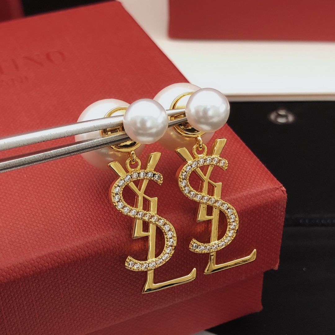NO:105308,Number YED0078 [YvesSaintLauren* Latest Small and Small Pearl Hanging Letters Inlaid Diamond Earrings] Consistent ZP Brass Material, Elegant Jewelry, Saint Laurent19860909编号YED0078【YvesSaintLauren*最新款大小珍珠吊字母镶钻耳钉】一致ZP黄铜材质,饰品精品,saint laurent,Jewelry