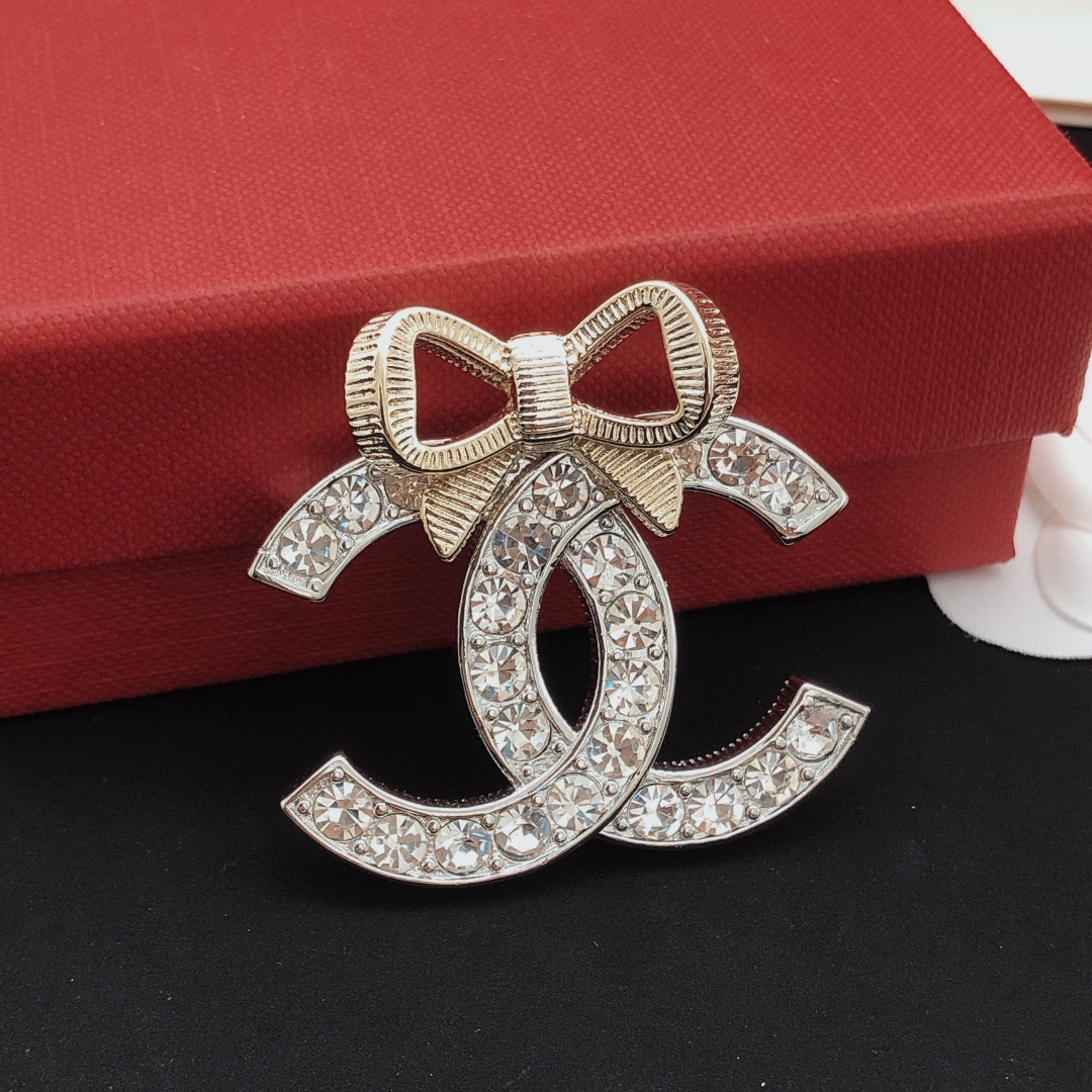 NO:105357,Number XXZ0107 [ch*nel latest bow brooch] consistent ZP brass material, jewelry quality, brooch, breastpin19860909编号XXZ0107【ch*nel最新款蝴蝶结胸针】一致ZP黄铜材质,饰品精品,brooch，breastpin,Jewelry