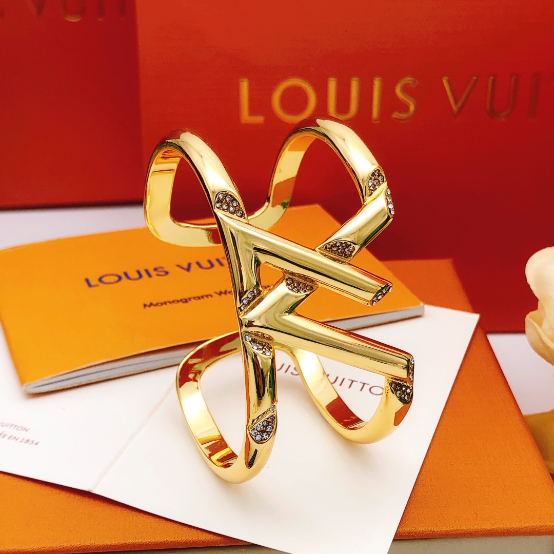 编号LSZ0020
 【Lv*最新款🆕🆕手镯】一致专柜🆕黄铜材质