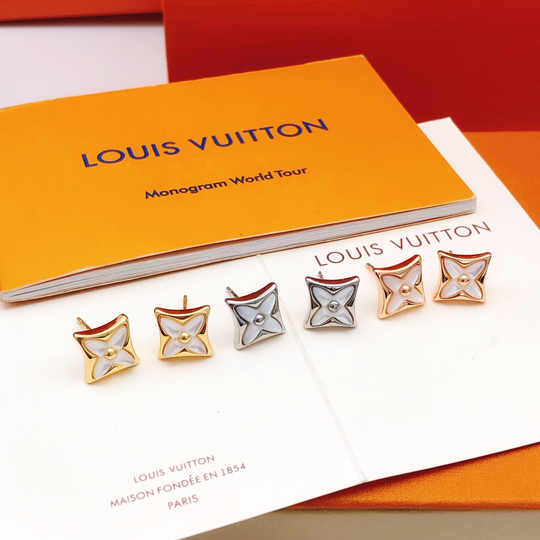 编号LED0285
 【Lv*最新款🆕🆕玫瑰金白色 白贝母耳钉】一致专柜🆕黄铜材质