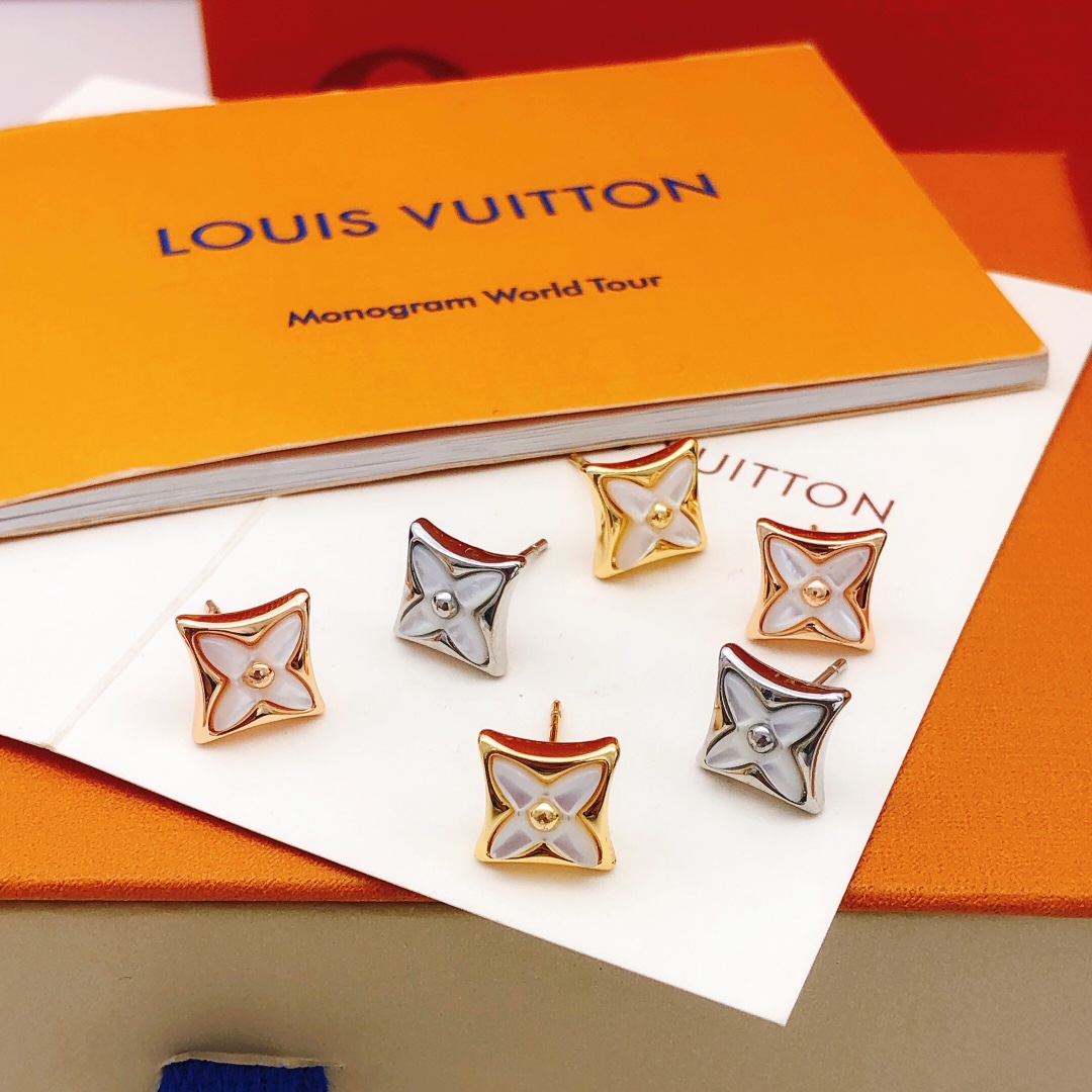 编号LED0285
 【Lv*最新款🆕🆕玫瑰金白色 白贝母耳钉】一致专柜🆕黄铜材质