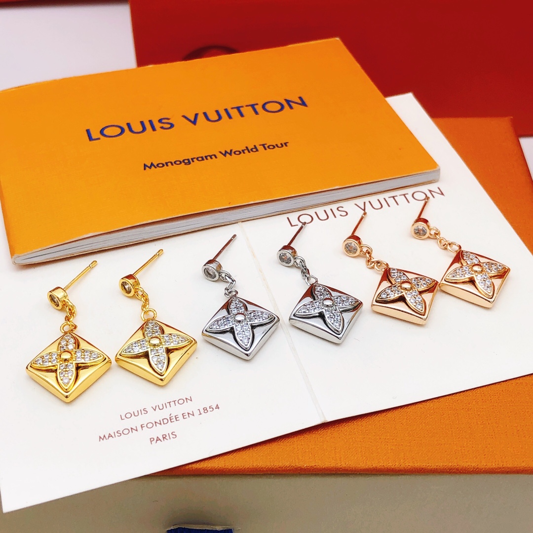 编号LED0290
 【Lv*最新款🆕🆕流苏耳钉】一致专柜🆕黄铜材质
