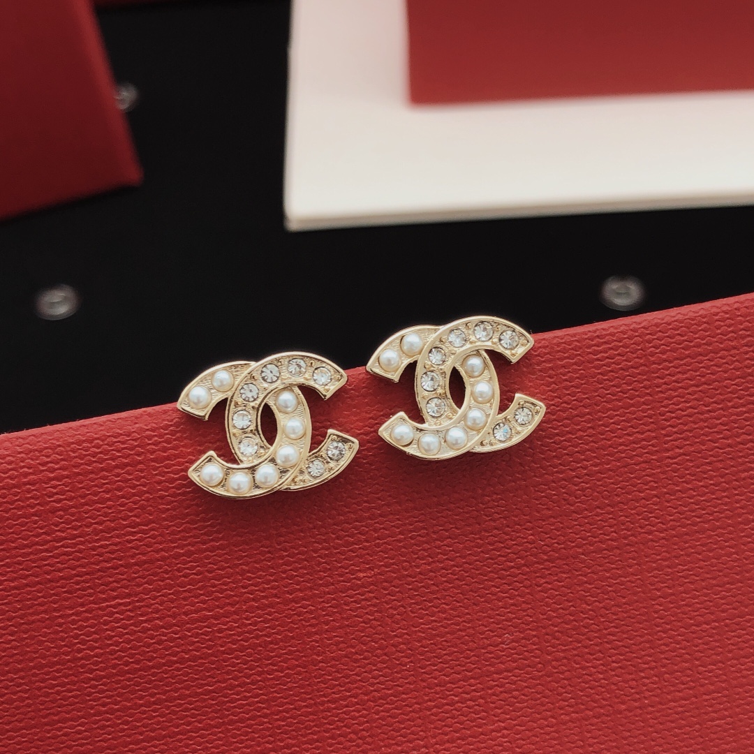 NO:107278,XED0609 [ch*nel latest style diamond-edged pearl mini earrings] consistent ZP brass material, jewelry quality19860909编XED0609【ch*nel最新款边钻边珍珠迷你耳钉】一致ZP黄铜材质,饰品精品,Jewelry