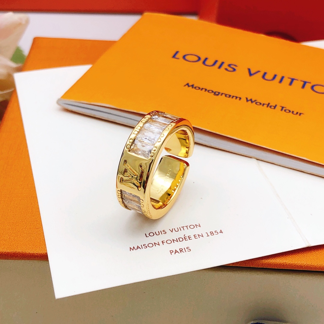 编号LJZ0036
 【Lv*最新款🆕🆕方钻戒指】一致专柜🆕黄铜材质