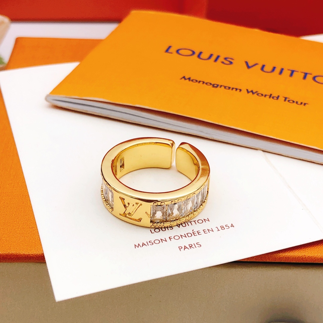 编号LJZ0036
 【Lv*最新款🆕🆕方钻戒指】一致专柜🆕黄铜材质