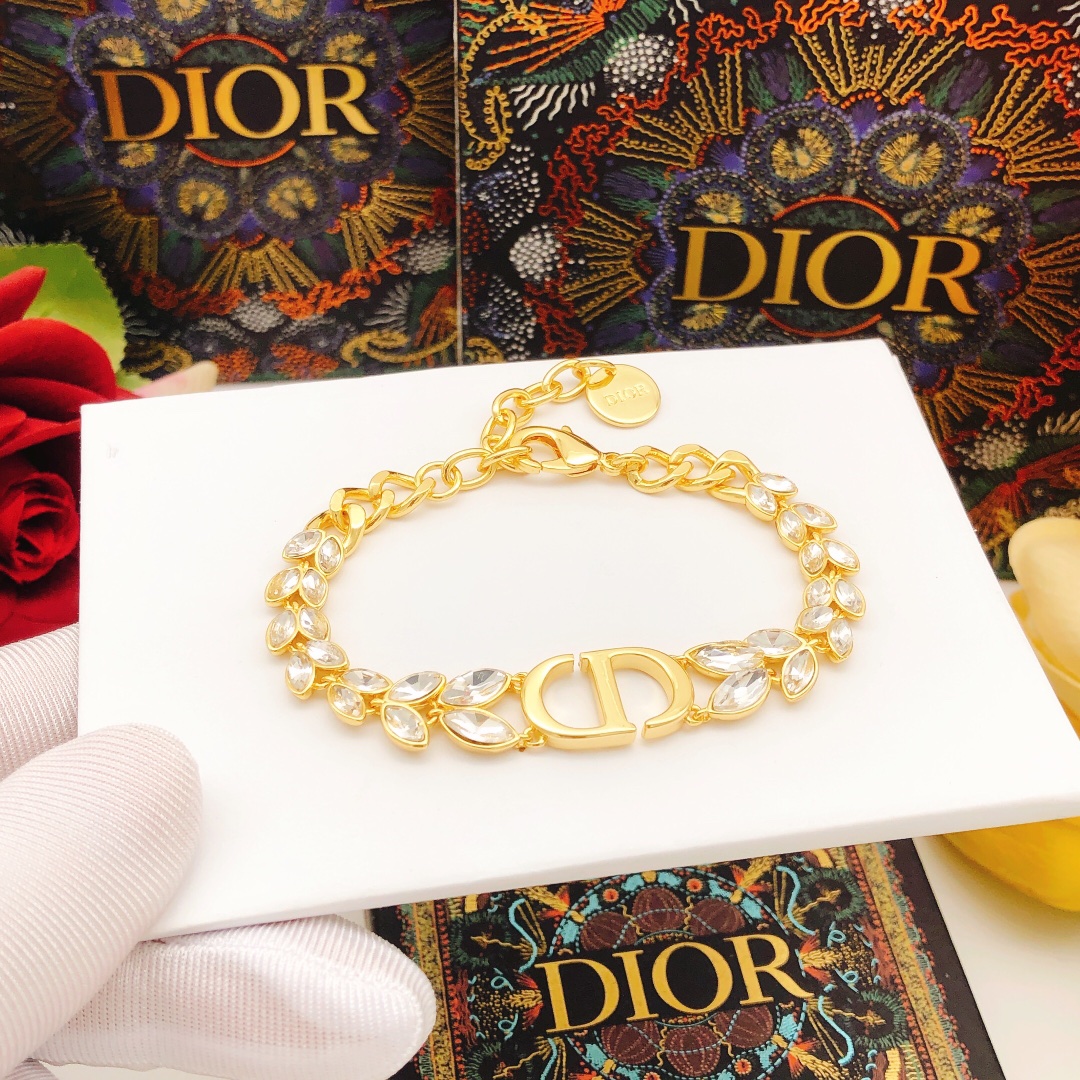 编号DSL0122
 【dio*最新款🆕🆕马眼镶钻手链】一致专柜🆕黄铜材质