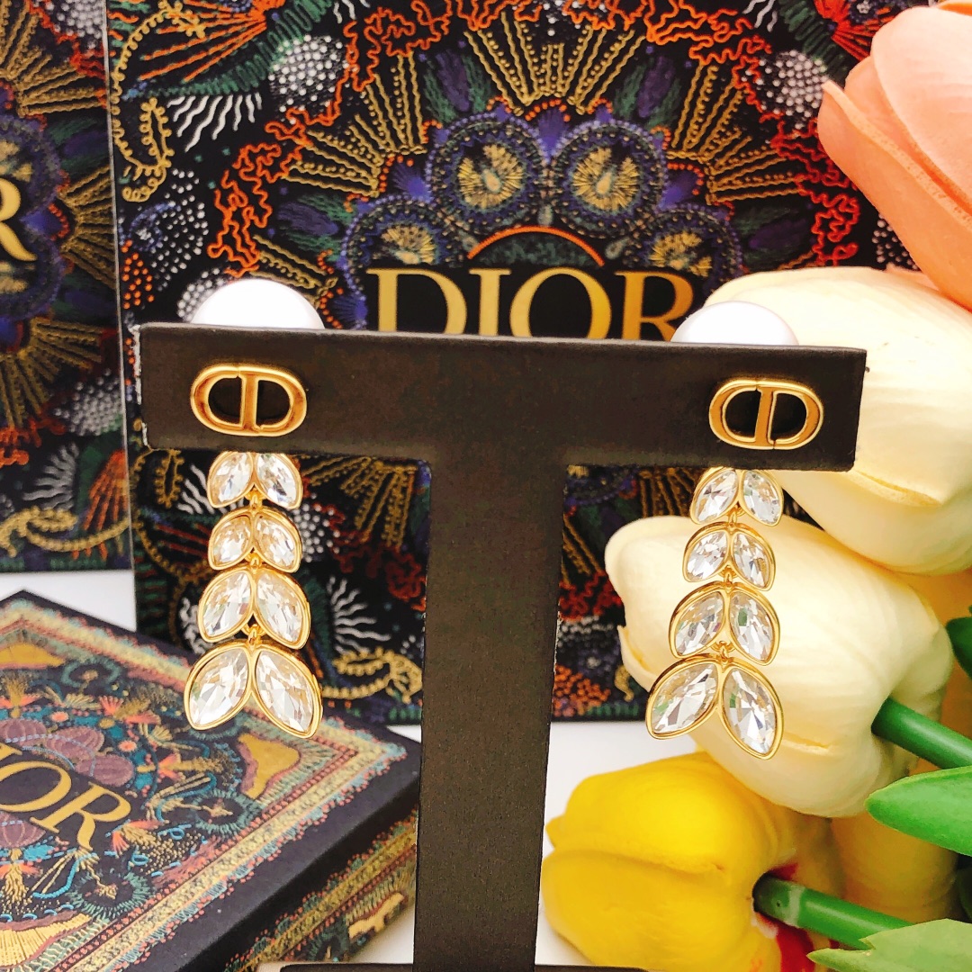 编号DED0662
 【dio*最新款🆕🆕流苏马眼镶钻耳钉】一致专柜🆕黄铜材质