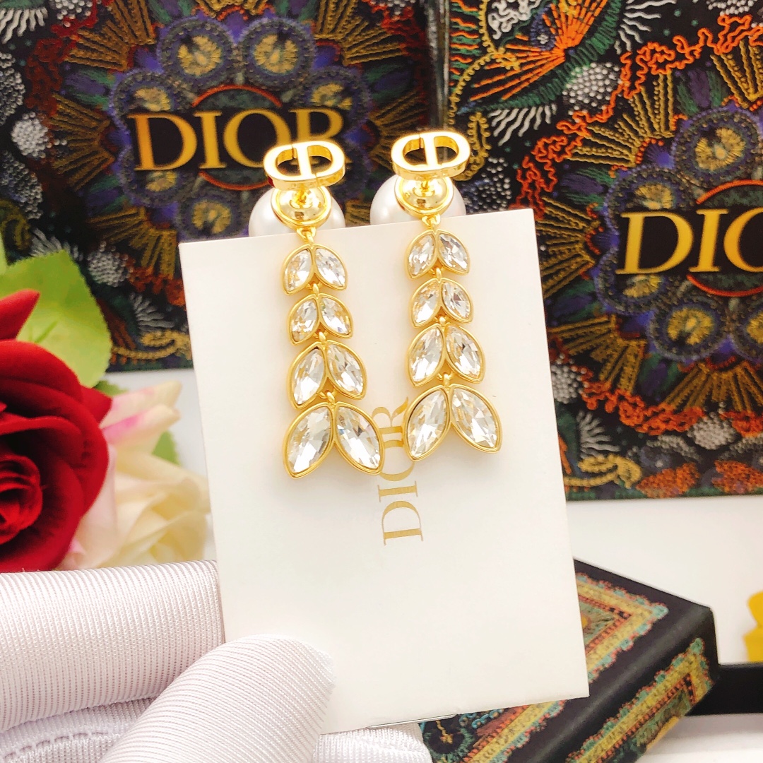 编号DED0662
 【dio*最新款🆕🆕流苏马眼镶钻耳钉】一致专柜🆕黄铜材质