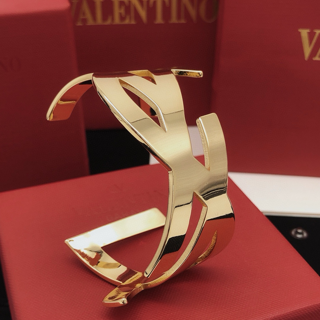 NO:111755,Number YSZ0002 [YvesSaintLauren* Latest Letter Bracelet] Consistent ZP brass material, jewelry quality, saint laurent, bracelet19860909编号YSZ0002【YvesSaintLauren*最新款字母手镯】一致ZP黄铜材质,饰品精品,saint laurent,bracelet,Jewelry
