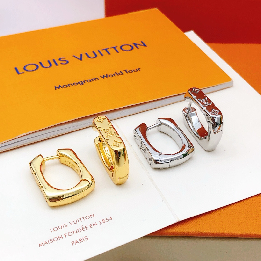 编号LED0278
 【Lv*最新款🆕🆕金色耳勾】一致专柜🆕黄铜材质