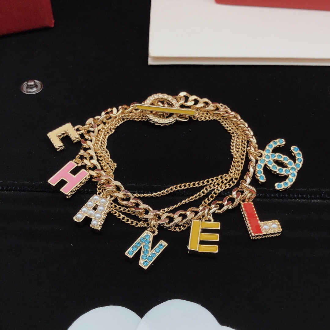 编号XSL0031
 【ch*nel最新款🆕🆕彩色滴油手链】一致专柜🆕黄铜材质
