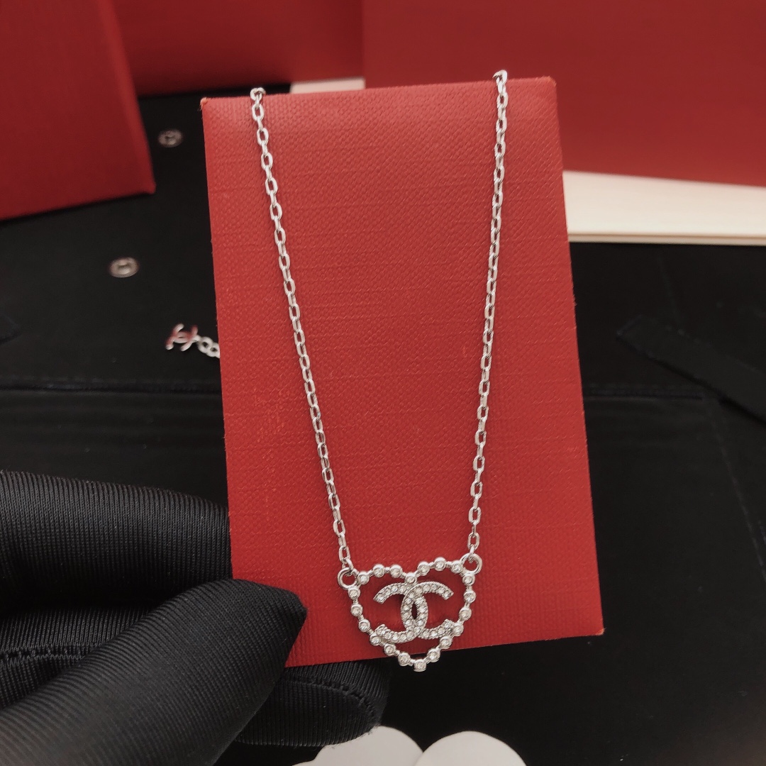 Número XXL0310 【ch*nel último modelo 🆕🆕 collar de corazón】 consistente con material de latón ZP