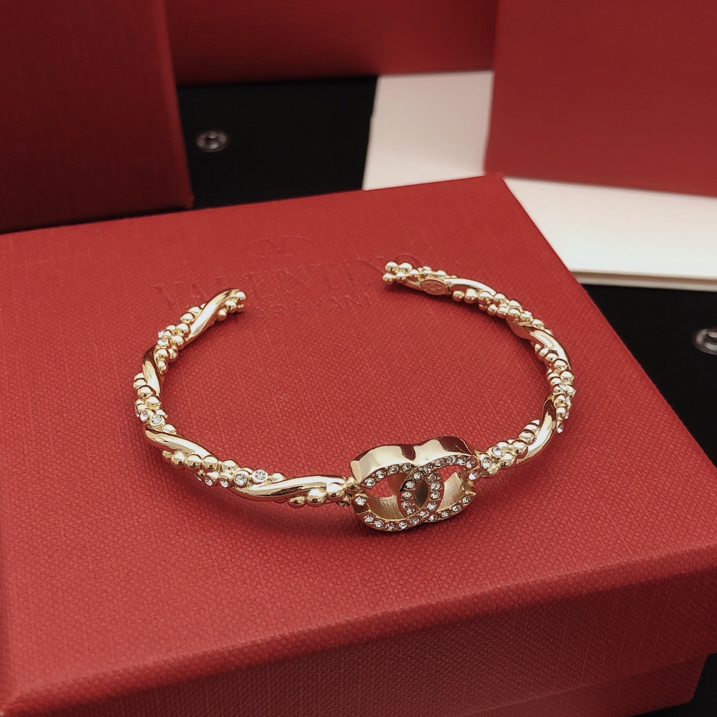 Loewe Haute Couture Haute Couture Fine Jewelry Necklace Bracelet Ring 3