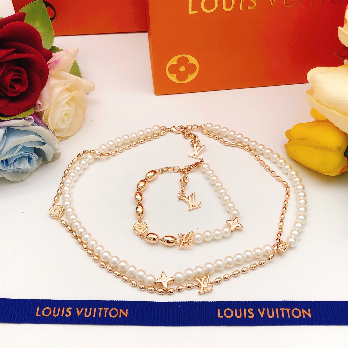 ❤️105包邮/原单代购级别
编号LSL0182
 【Lv*最新款🆕🆕玫瑰金色珍珠手链】一致ZP黄铜材质