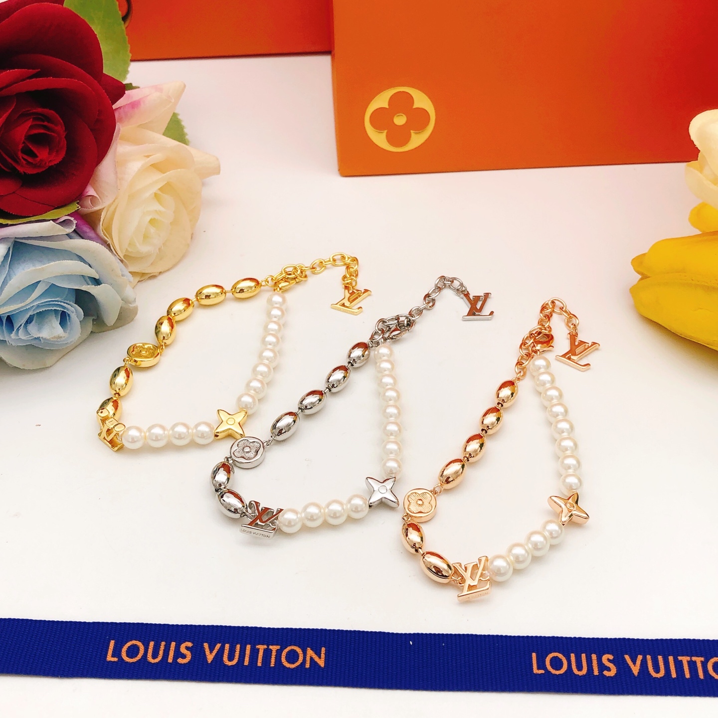 ❤️105包邮/原单代购级别
编号LSL0182
 【Lv*最新款🆕🆕玫瑰金色珍珠手链】一致ZP黄铜材质
